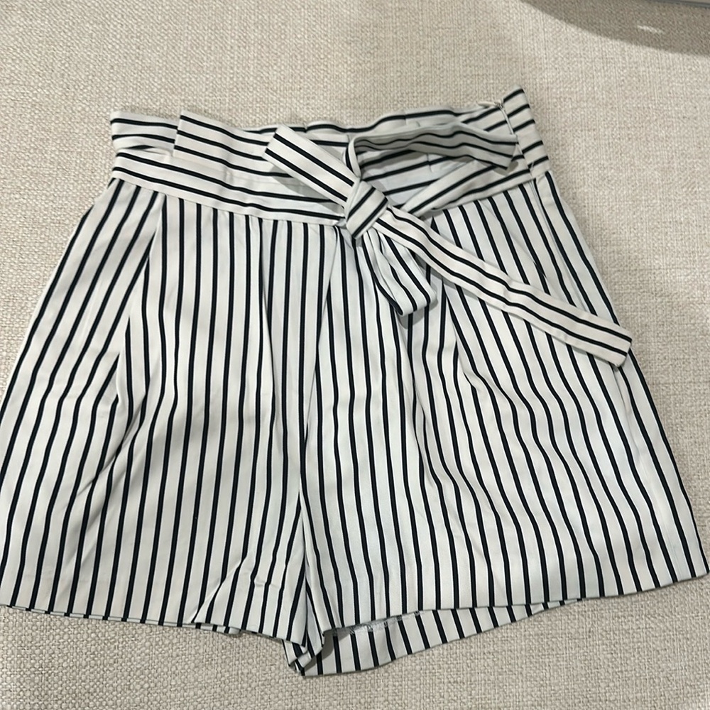 Zara white and navy blue striped paper bag shorts with tie